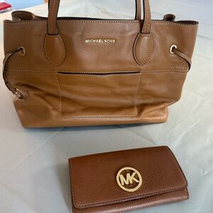 Tan Michael Kors purse and wallet. Good condition like new.